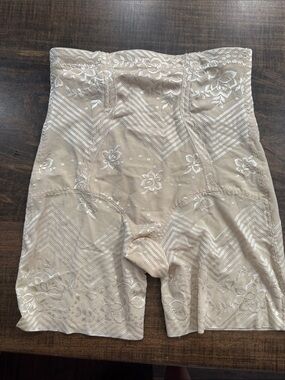 Beige High-Waist Lace-Pattern Shaping Shorts